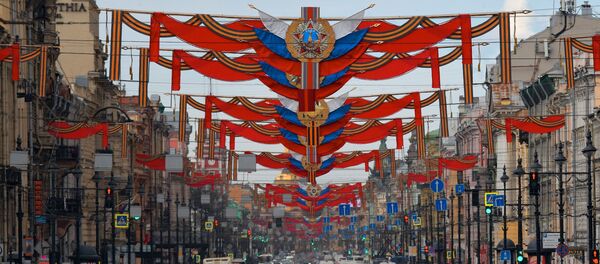 Украшение Невского проспекта в Санкт-Петербурге ко Дню Победы во время режима самоизоляции жителей - 俄罗斯卫星通讯社
