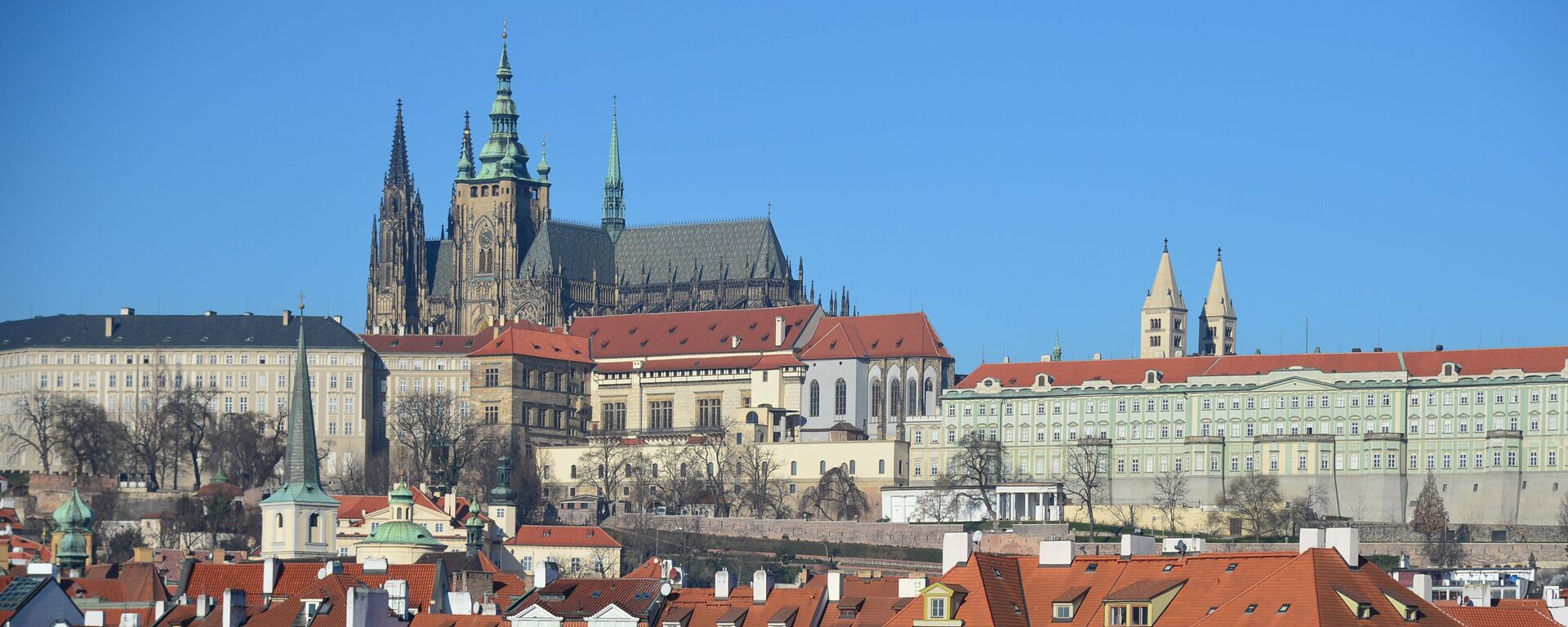 Вид на Пражский Град и собор Святого Вита от реки Влтава в Праге, Чехия - 俄羅斯衛星通訊社, 1920, 22.04.2021