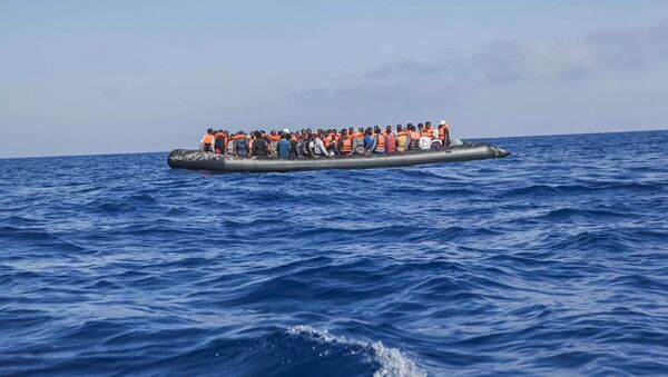 Лодка с мигрантами - 俄羅斯衛星通訊社