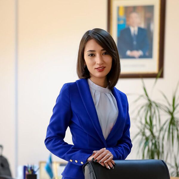 哈萨克斯坦总理新闻处前负责人扎丽娜•努尔拉诺娃
 - 俄罗斯卫星通讯社