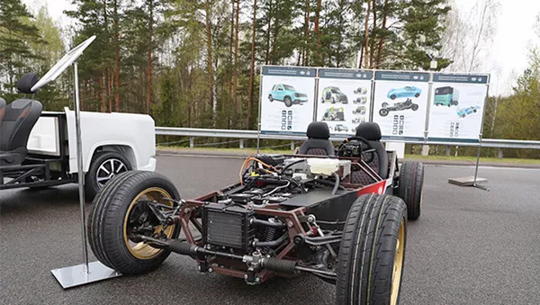 Лукашенко показали белорусский электрокар, способный конкурировать с Tesla - 俄羅斯衛星通訊社