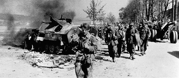 Отступление немецких солдат во время Пражского восстания 5 мая 1945 года - 俄罗斯卫星通讯社