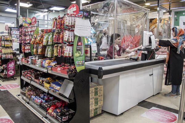 Оборудованный защитной пленкой супермаркет во время коронавируса в Тегеране - 俄羅斯衛星通訊社