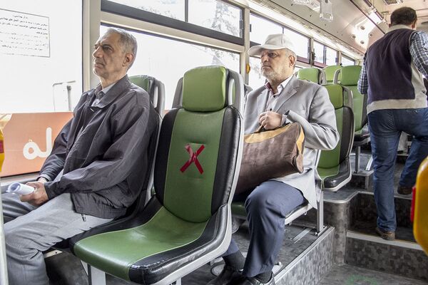 Пассажиры автобуса в Тегеране - 俄罗斯卫星通讯社