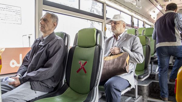 Пассажиры автобуса в Тегеране - 俄羅斯衛星通訊社
