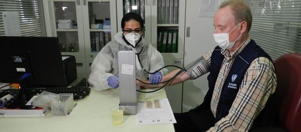 Представитель ВОЗ, переболев коронавирусом, сдает кровь в Иранском центре переливания крови для больных Covid-19 - 俄羅斯衛星通訊社