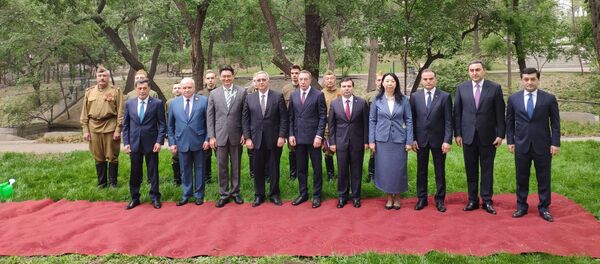 俄驻华使馆在五九胜利日前夕栽种“胜利丁香” - 俄罗斯卫星通讯社