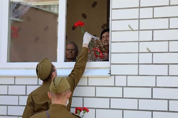 “胜利之窗”：隔离条件下的“不朽军团”游行 - 俄罗斯卫星通讯社