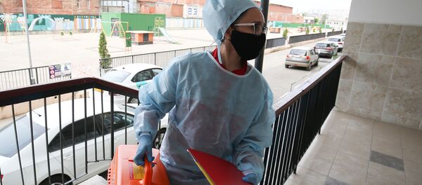 Врач-терапевт заходит в дом к пациенту в Краснодаре - 俄羅斯衛星通訊社