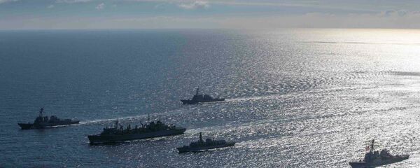 Эсминцы ВМС США Портер, Дональд Кук и Франклин Рузвельт и британский фрегат Кент во время учений в Баренцевом море Эсминцы ВМС США Портер, Дональд Кук и Франклин Рузвельт и британский фрегат Кент во время учений в Баренцевом море - 俄罗斯卫星通讯社