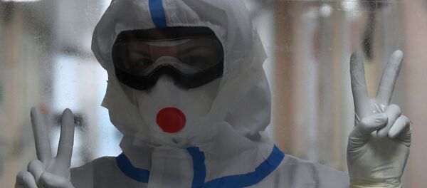 Медицинский работник в красной зоне госпиталя COVID-19  - 俄罗斯卫星通讯社