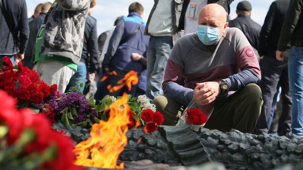 民眾勝利日在基輔無名烈士墓前獻花 資料圖 - 俄羅斯衛星通訊社
