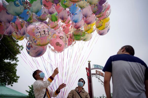 米老鼠和朋友們在上海迪士尼樂園重新迎接遊客 - 俄羅斯衛星通訊社