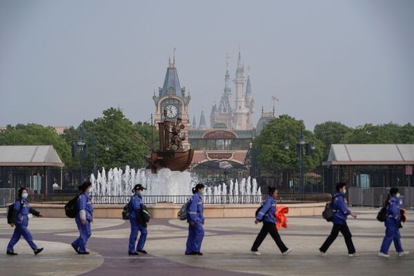 米老鼠和朋友们在上海迪士尼乐园重新迎接游客 - 俄罗斯卫星通讯社