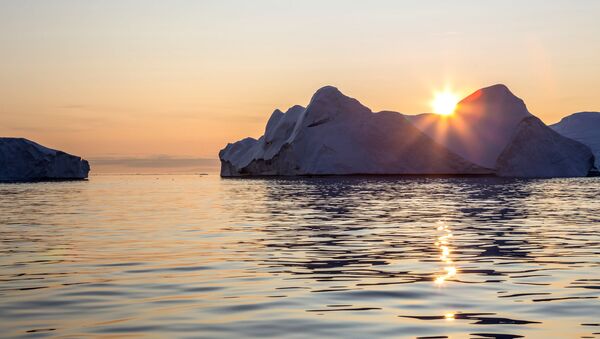 Айсберг в акватории острова Гренландия - 俄罗斯卫星通讯社