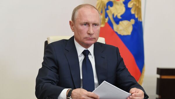  Президент РФ Владимир Путин во время совещания о ситуации с пандемией коронавируса - 下落不明仍然在他