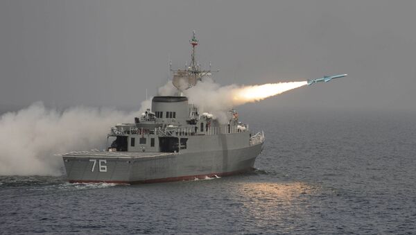 Фрегат Jamaran военно-морских сил Ирана во время учений - 俄罗斯卫星通讯社