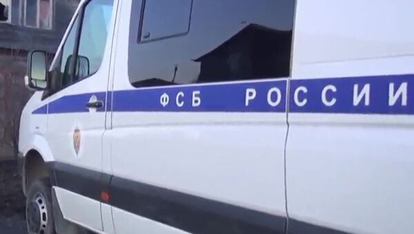 Машина ФСБ у частного дома  - 俄罗斯卫星通讯社