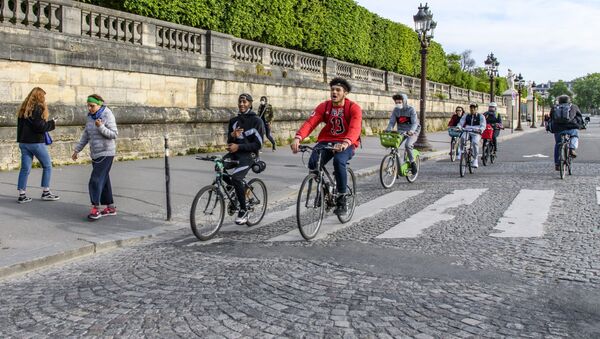 Велосипедисты на площади Согласия в Париже - 俄罗斯卫星通讯社