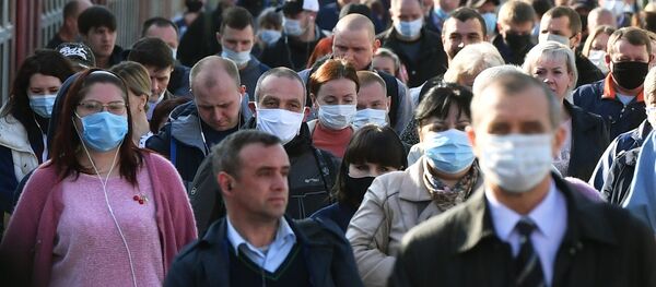 Пассажиры на платформе Курского вокзала в Москве - 俄罗斯卫星通讯社