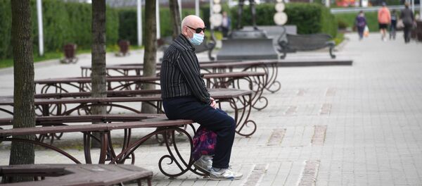 Горожанин на одной из улиц в Щелково Московской области - 俄罗斯卫星通讯社