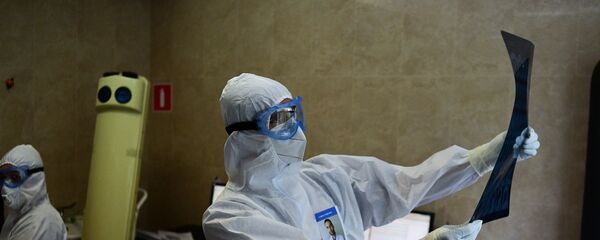 Врачи городской клинической больницы имени В. В. Виноградова, переоснащенной для лечения пациентов с  COVID-19. - 俄罗斯卫星通讯社