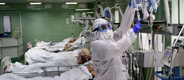 Врач и пациенты в отделении реанимации и интенсивной терапии городской клинической больницы  - 俄罗斯卫星通讯社