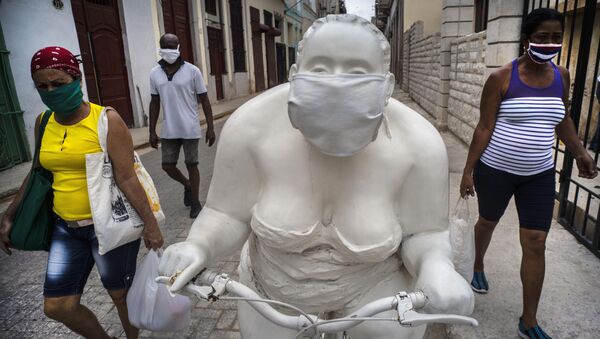 Скульптура художника Xu Hongfe Толстые дамы в медицинской маске, Гавана, Куба - 俄羅斯衛星通訊社