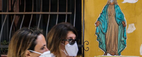 Граффити с изображением Девы Марии в защитной маске в центре Неаполя - 俄罗斯卫星通讯社