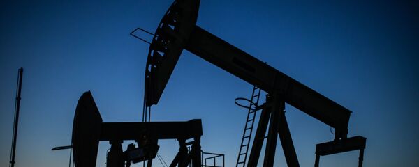 Нефтяные насосы работают в сумерках в Калифорнии - 俄罗斯卫星通讯社