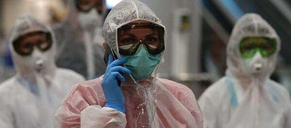 Медицинские работники во время встречи пассажиров, прибывших рейсом Аэрофлота из Нью-Йорка, в международном аэропорту Шереметьево имени А. С. Пушкина Медицинские работники во время встречи пассажиров, прибывших рейсом Аэрофлота из Нью-Йорка, в международном аэропорту Шереметьево имени А. С. Пушкина - 俄罗斯卫星通讯社