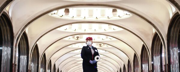 Дежурная по  станции Маяковская Московского метрополитена - 俄羅斯衛星通訊社