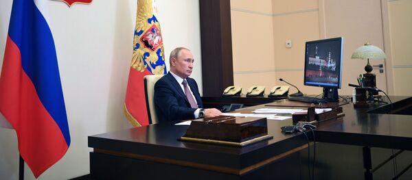 15 мая 2020. Президент РФ Владимир Путин проводит в режиме видеоконференции совещание по открытию в субъектах РФ медицинских центров, построенных силами министерства обороны РФ для оказания помощи больным с коронавирусной инфекцией - 俄羅斯衛星通訊社