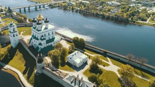 Псковский Кремль и Свято-Троицкий кафедральный собор в Пскове - 俄羅斯衛星通訊社