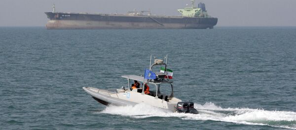 Иранская морская полиция на фоне нефтяного танкера Иранская морская полиция на фоне нефтяного танкера - 俄羅斯衛星通訊社