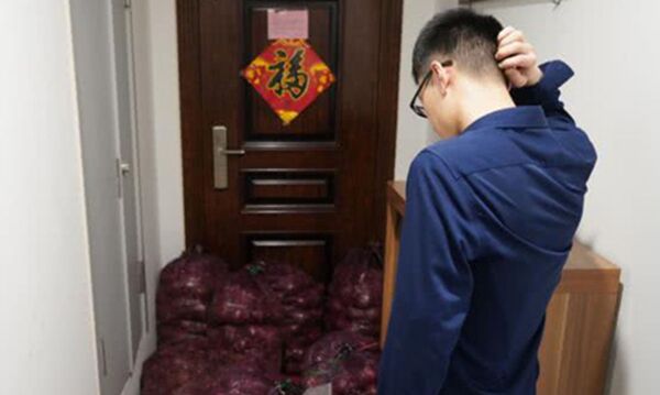 女子给前男友快递一吨洋葱：我哭了3天，该你哭了！ - 俄罗斯卫星通讯社