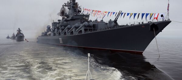 Ордена Нахимова гвардейский ракетный крейсер Варяг на праздновании Дня Военно-Морского Флота во Владивостоке - 俄罗斯卫星通讯社
