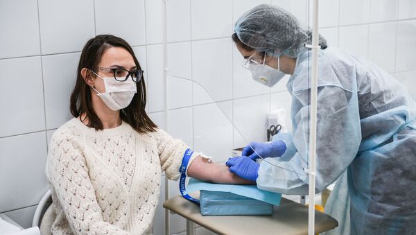 Девушка сдает тест на наличие антител к коронавирусу - 俄羅斯衛星通訊社