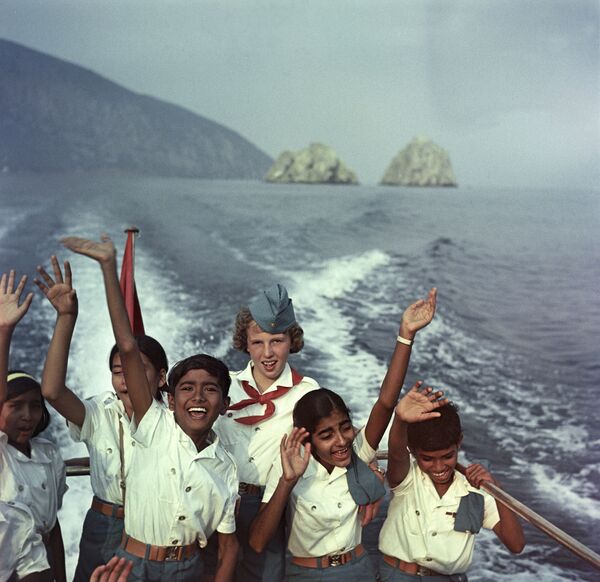 1968年蘇聯和印度兩國孩子們在黑海上乘船遊玩 - 俄羅斯衛星通訊社