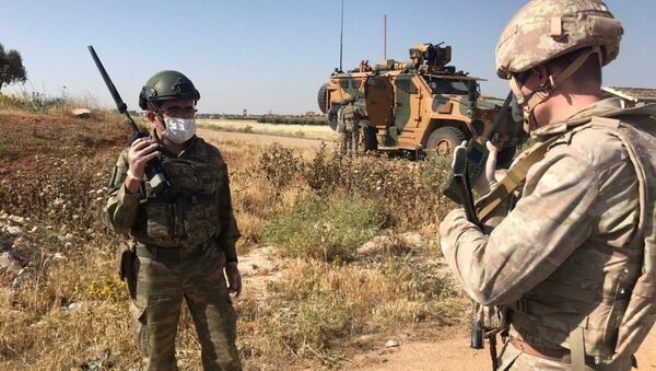 Российские и турецкие военные патрулируют сирийскую трассу Алеппо-Латакия. - 俄羅斯衛星通訊社