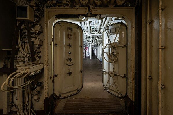 Заброшенный военный корабль, найденный фотографом Бобом Тиссеном - 俄罗斯卫星通讯社