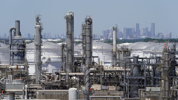 Нефтеперерабатывающий завод в Хьюстоне, Техас, США - 俄羅斯衛星通訊社