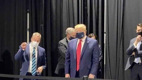 他戴上了！特朗普戴口罩的罕見照片見諸媒體 - 俄羅斯衛星通訊社