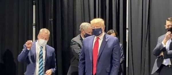 特朗普称自己戴口罩像西部片中的独行侠 - 俄罗斯卫星通讯社