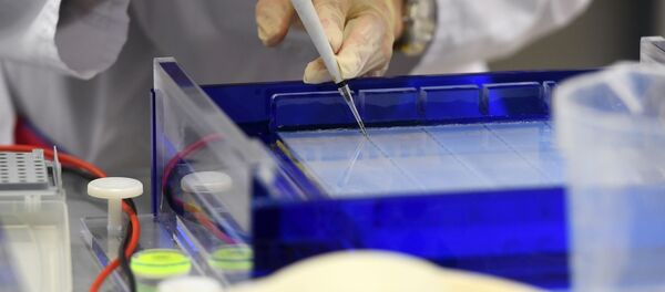 Сотрудник научно-исследовательской лаборатории Генные и клеточные технологии при Казанском федеральном университете (КФУ) во время разработки вакцины от коронавируса - 俄罗斯卫星通讯社