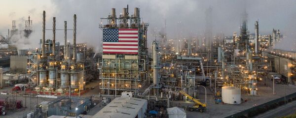 Нефтеперерабатывающий завод в Лос-Анджелесе  - 俄罗斯卫星通讯社