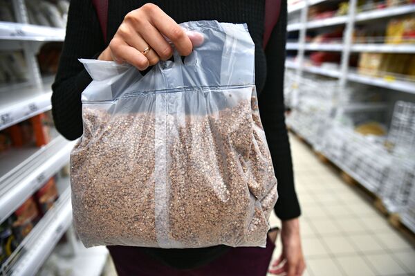 俄羅斯人的消費傾向:在線購物和郊外地產 俄羅斯人的消費傾向:在線購物和郊外地產 - 俄羅斯衛星通訊社