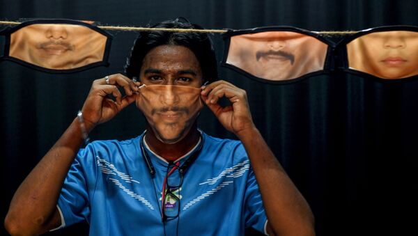 Мужчина с самодельными масками в Ченнае, Индия  - 俄罗斯卫星通讯社