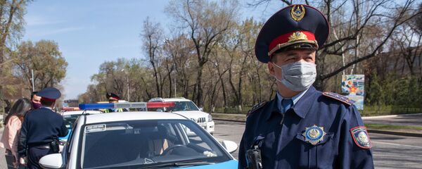 汽車檢查局員工在阿拉木圖街頭值勤 - 俄羅斯衛星通訊社