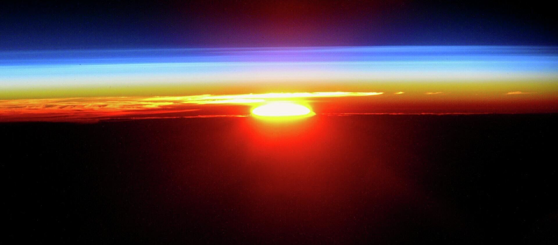 Закат солнца с борта Международной космической станции - 俄羅斯衛星通訊社, 1920, 20.08.2020